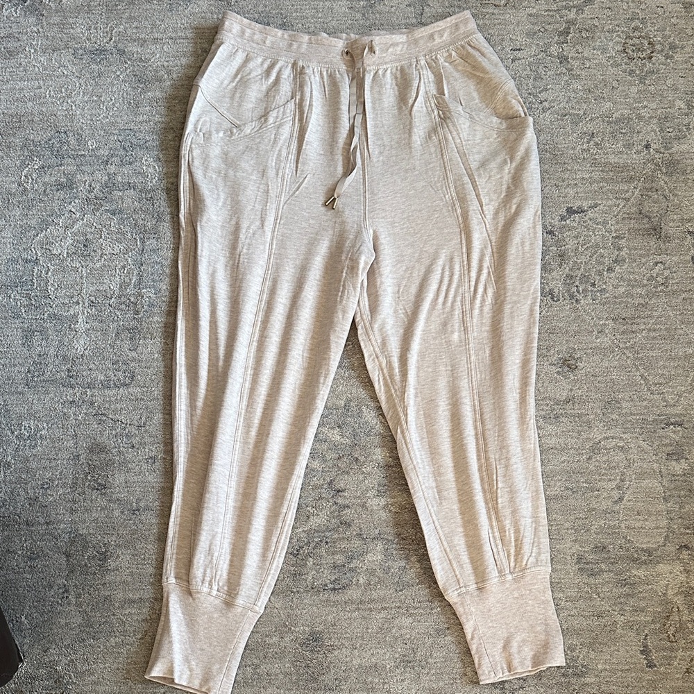 Lululemon women’s Still Chill jogger 
Size 10
Color/ heathered cashew
